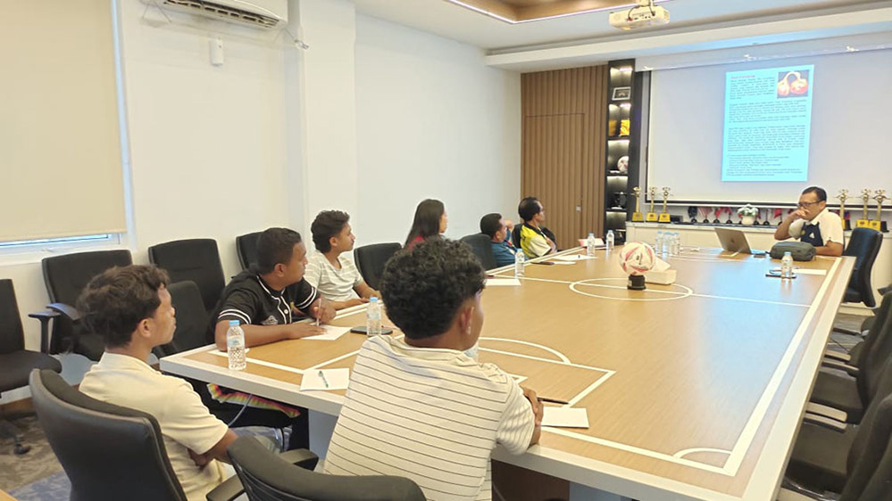 Tim Petanque Timor Leste Senang dan Antusias Berlatih di UnesaPetanque Timor Leste Senang dan Antusias Berlatih di Unes